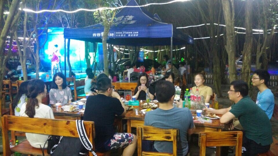 厦门精艺达翻译公司生产中心在环岛路望海坡举行烧烤