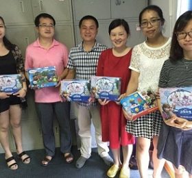 精艺达翻译公司向员工子女送六一儿童节礼物