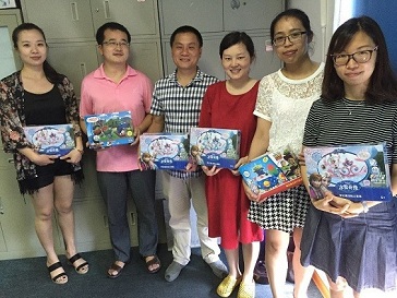 精艺达翻译公司向员工子女送六一儿童节礼物