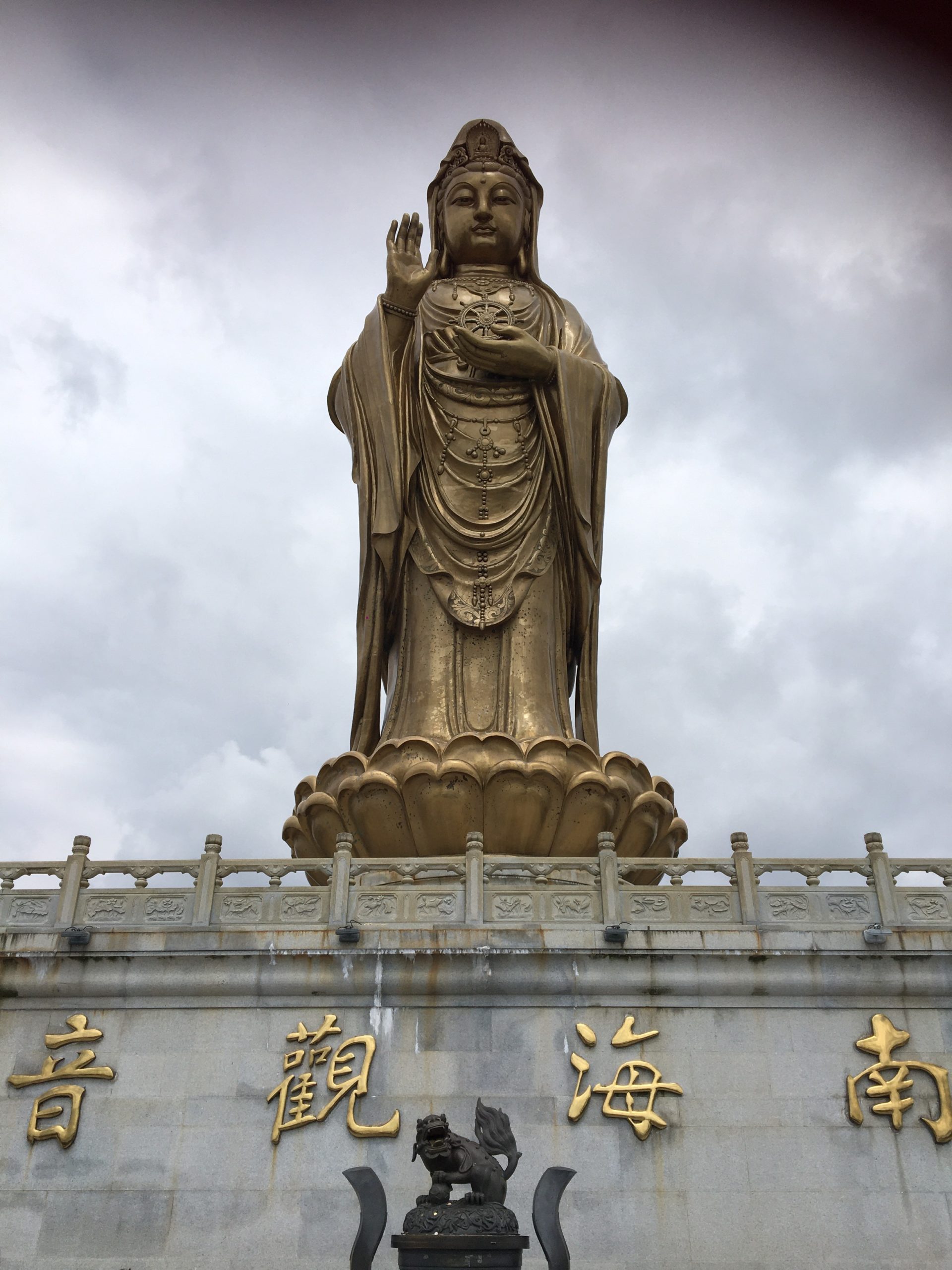 Devione在中国旅行时拍摄的著名佛像