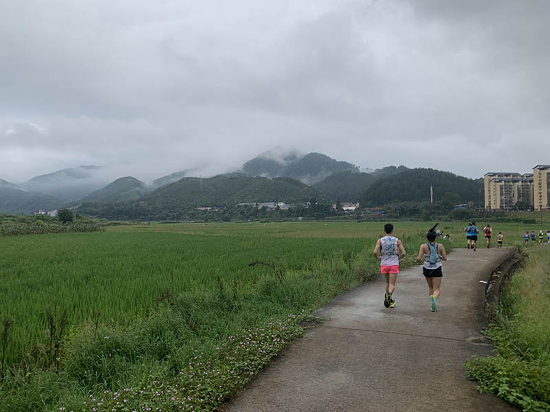 谭志忠参加越野跑