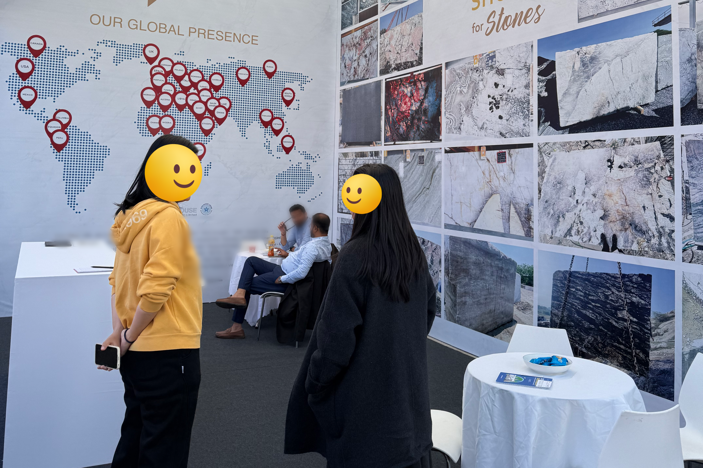 精艺达翻译译员在2026厦门石材展展位提供中英口译服务